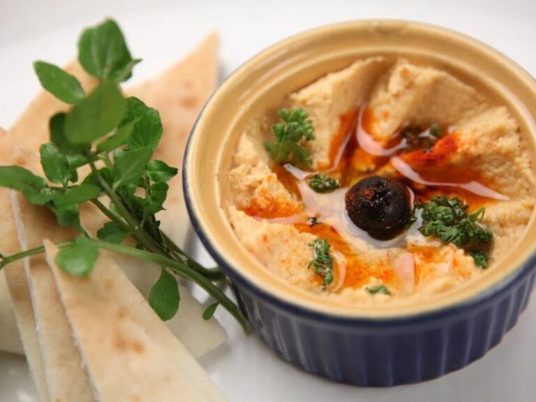 What to Eat with Hummus